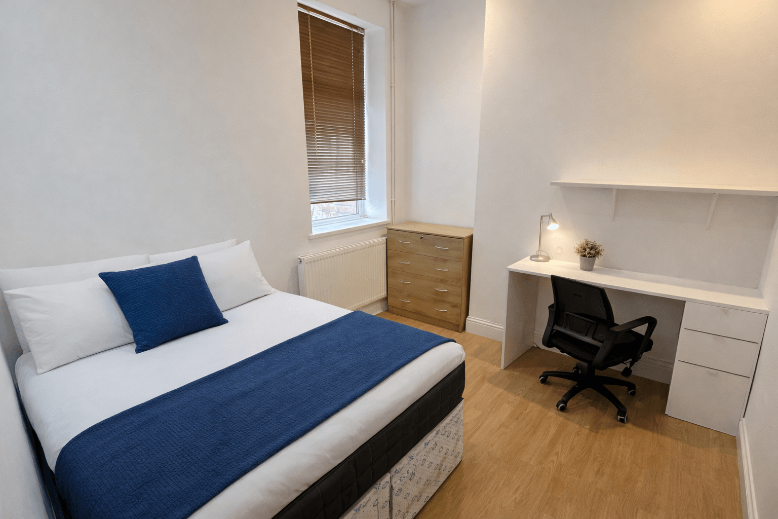 7 bed property in Mackintosh Place, Cardiff